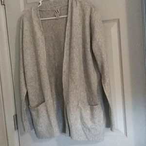 Light grey ladies cardigan with pockets